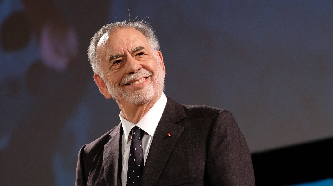 O Φράνσις Φορντ Κόπολα σε κοντινό πλάνο να χαμογελάει