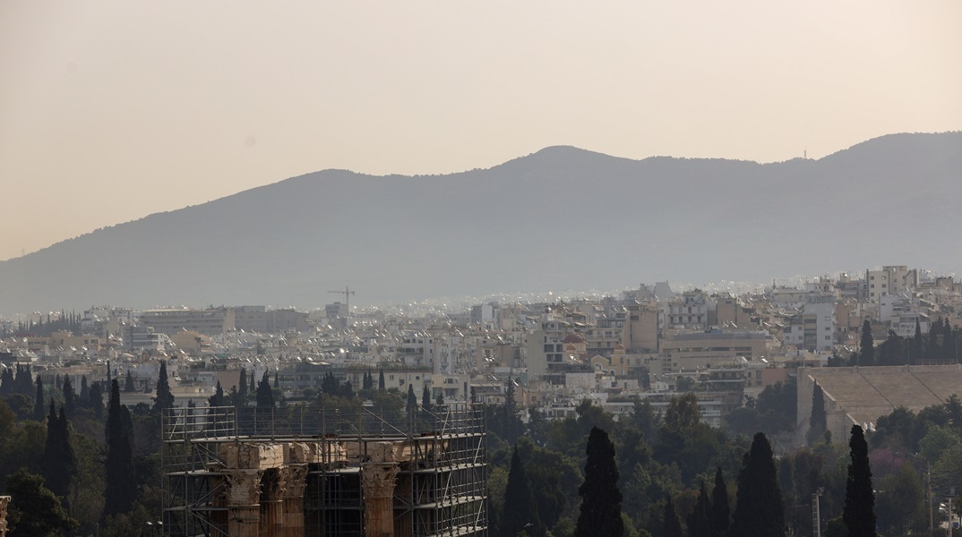 Η Αθήνα υπό την αφρικανική σκόνη