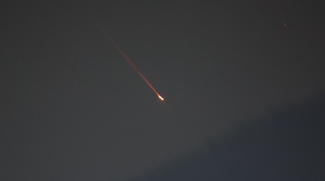 Πύραυλος ή drone αναχαιτίζεται τη νύχτα - έκρηξη