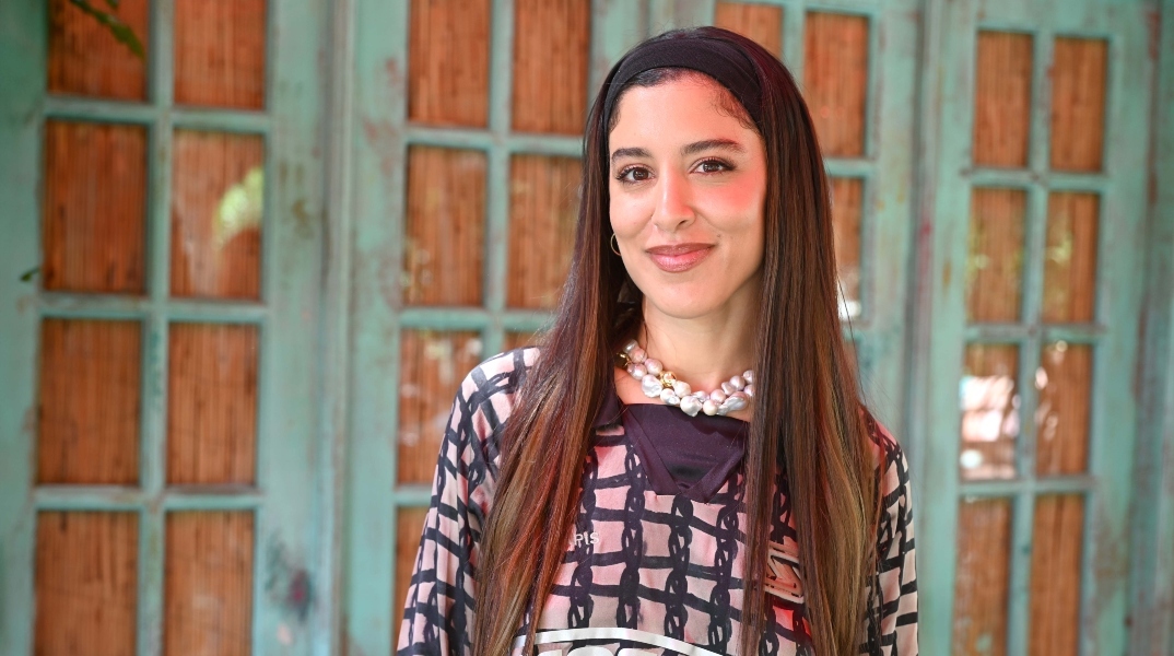 Η Μαρίνα Σάττι κοντινό πλάν 