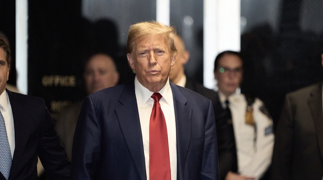 Mεγάλη ένταση ανάμεσα στον Τραμπ και τον δικαστή: Τον απείλησε με φυλάκιση