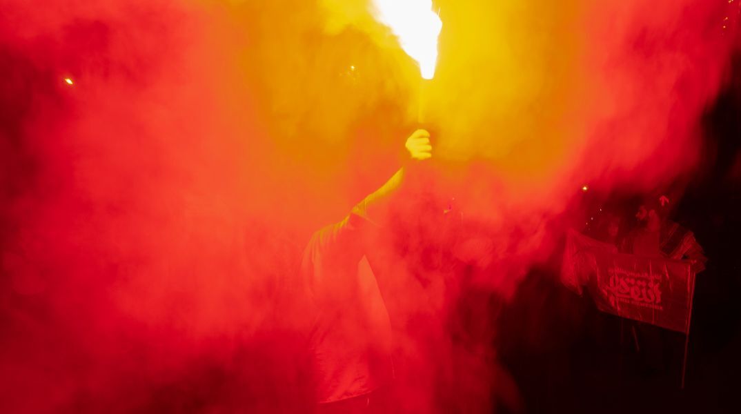 Ιρανοί πανηγυρίζουν μετά την επίθεση κατά του Ισραήλ