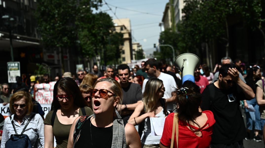Πλήθος κόσμου στο κέντρο της Αθήνας στη γενική απεργία της ΓΣΕΕ