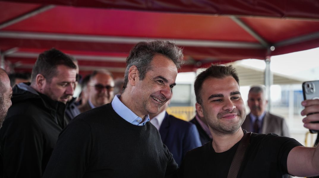 Στη Μυτιλήνη ο Κυριάκος Μητσοτάκης - Συναντήθηκε και συνομίλησε με Τούρκους τουρίστες