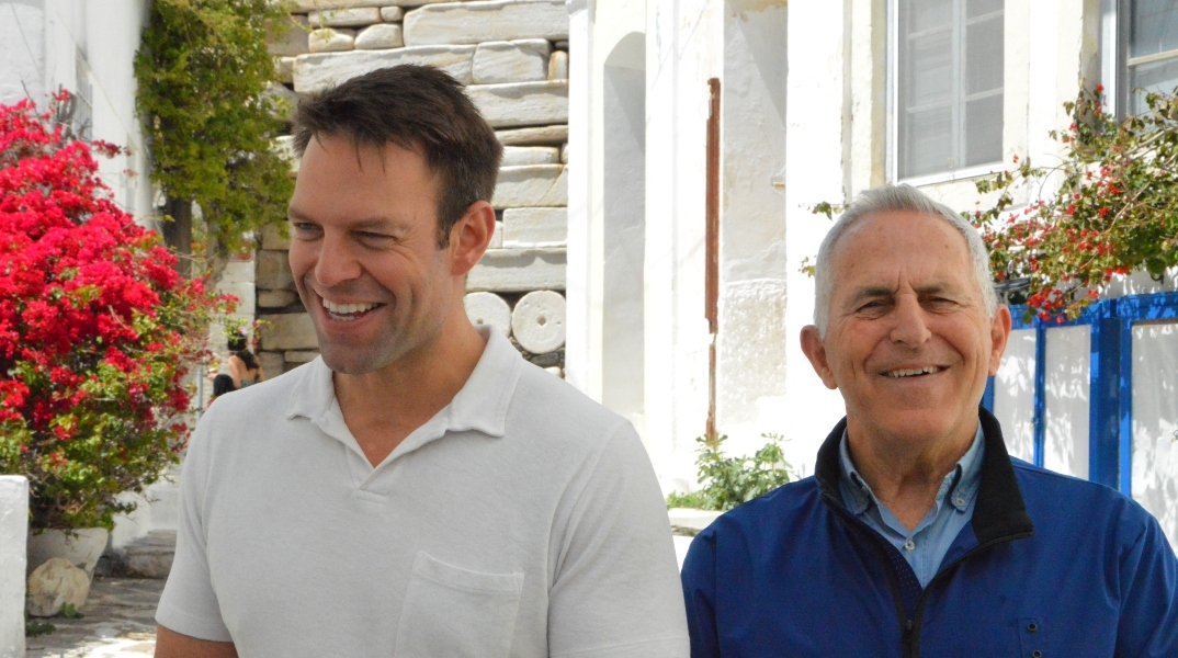 Ο Κασσελάκης δίπλα στον Αποστολάκη