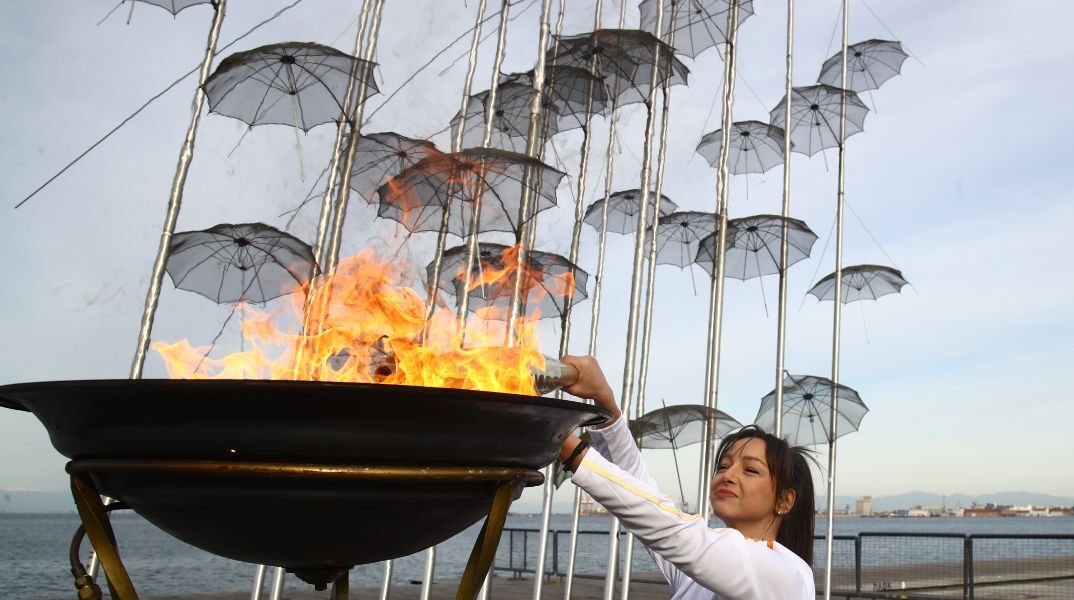 Η Ολυμπιακή Φλόγα «ξύπνησε» στη Θεσσαλονίκη και συνεχίζει το ταξίδι της 