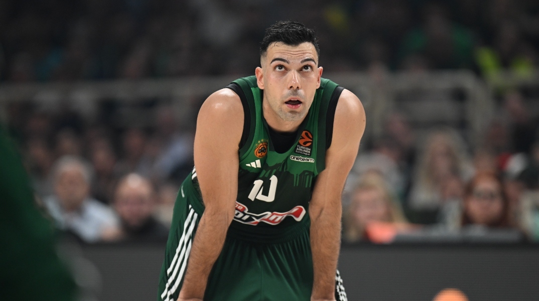 Παίχτης μπάσκετ στα πράσινα - Σλούκας