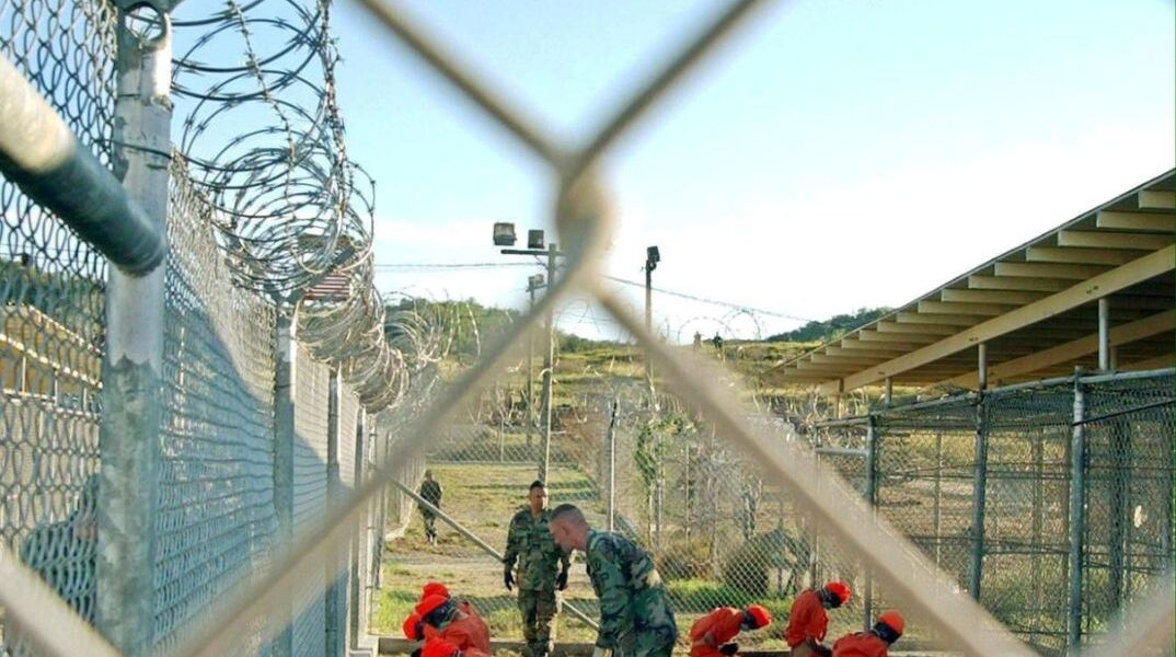 Σαν Σήμερα: Ο κόσμος μαθαίνει τα μυστικά του Γκουαντάναμο