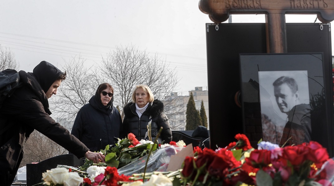 Η μητέρα του Αλεξέι Ναβάλνι θρηνεί το παιδί της 