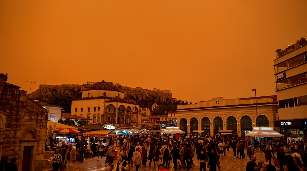 Το πορτοκαλί πέπλο που σκέπασε τον αττικό ουρανό