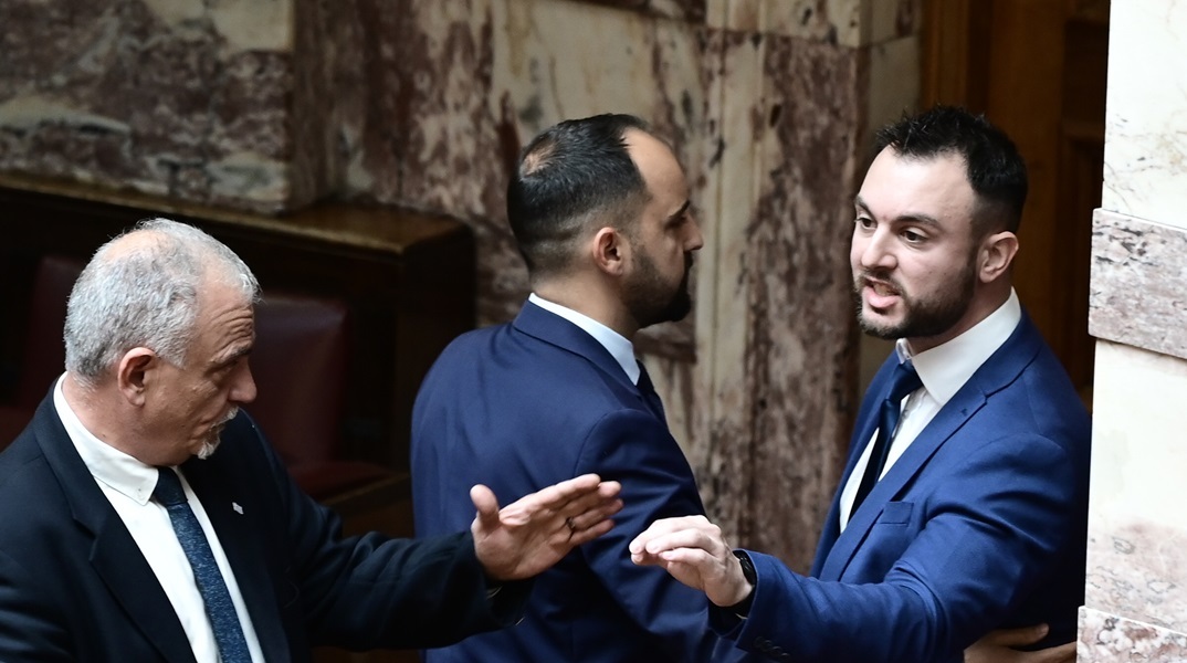 Ο Κωνσταντίνος Φλώρος στη Βουλή