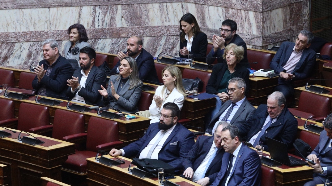 Βουλευτές στα έδρανα της Βουλής