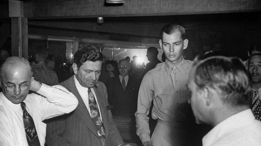 Ο Νικόλαος Δάνδολος ή αλλιώς ο Nick the Greek με το πούρο στο στόμα σε καζίνο