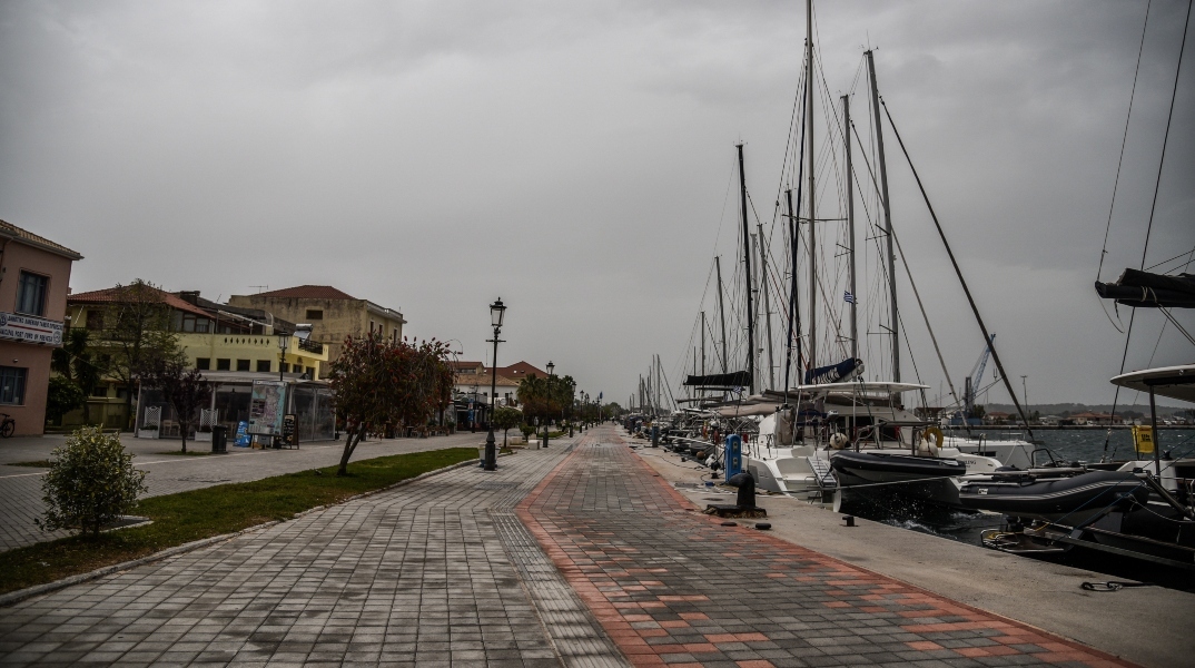 δρομος, βαρκες, σπιτια