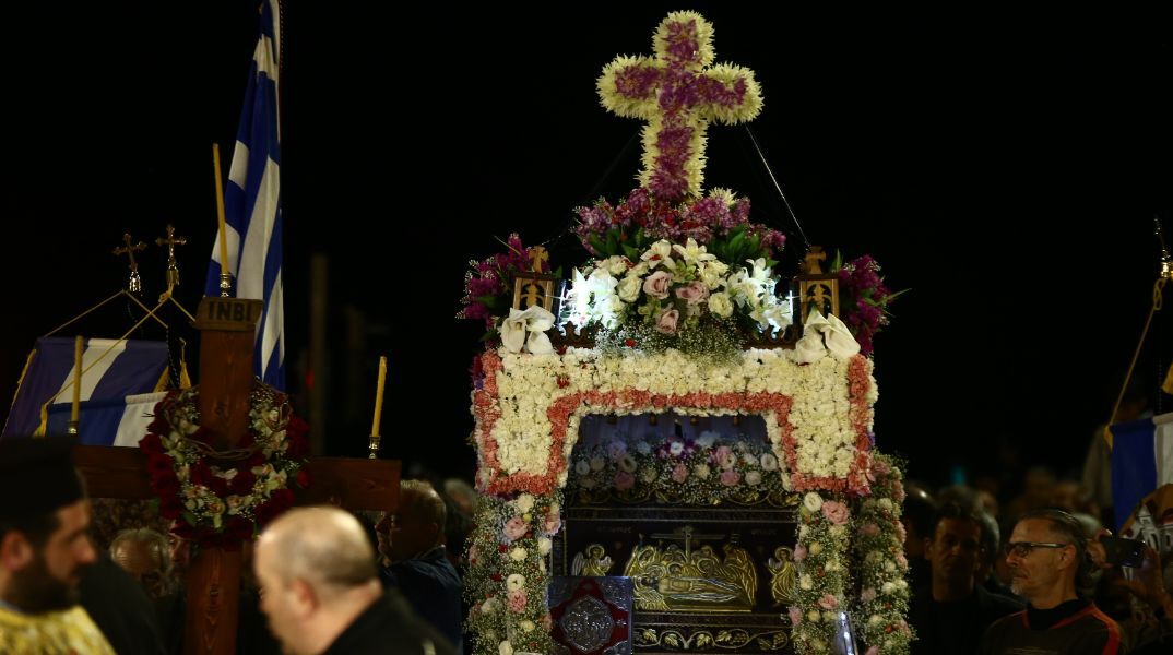 Πέντε Επιτάφιοι συναντήθηκαν για πρώτη φορά στην πλατεία Αριστοτέλους στη Θεσσαλονίκη