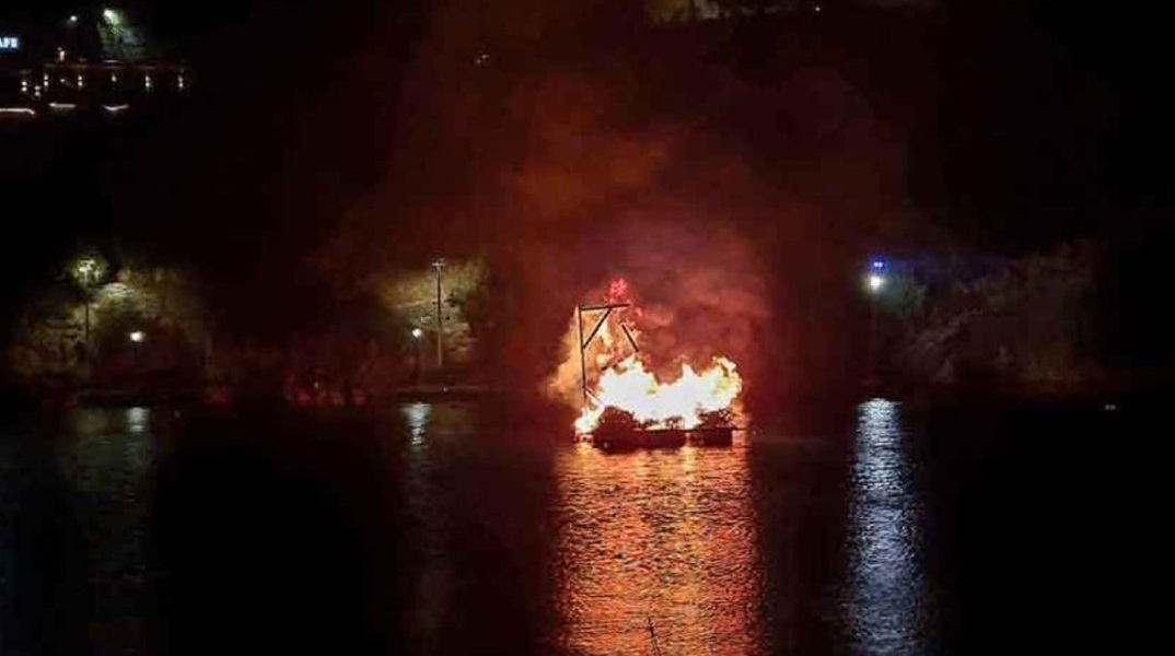 Η εντυπωσιακή Ανάσταση στη λίμνη του Αγίου Νικολάου στην Κρήτη 