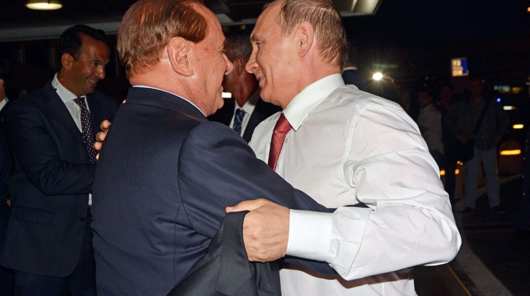 «Ο Πούτιν πυροβόλησε ελάφι και θέλησε να δώσει την καρδιά του στον Μπερλουσκόνι»