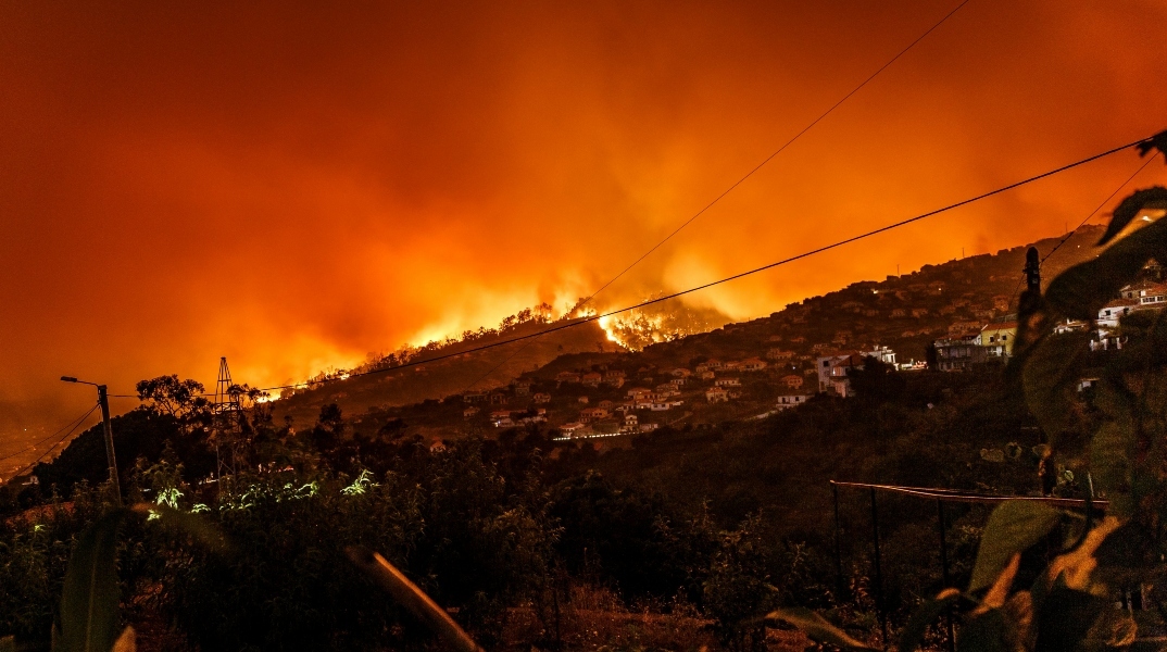 πυρκαγια, σπιτια, χωριο, δασος, βουνο
