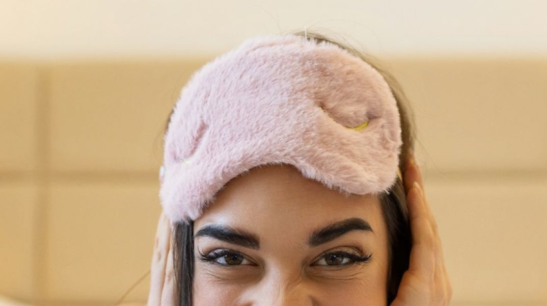 Ποια λέξη περιγράφει καλύτερα αυτό που σκέφτεται ή αισθάνεται το άτομο στην εικόνα;