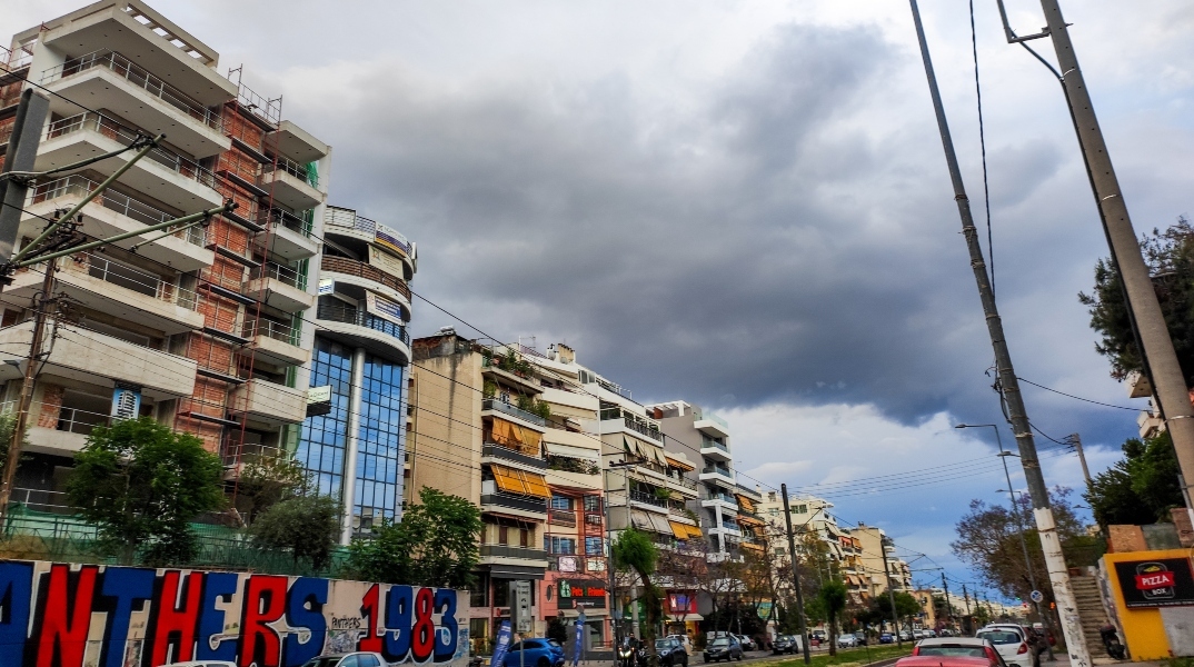 ουρανός, σύννεφα, πολυκατοικίες