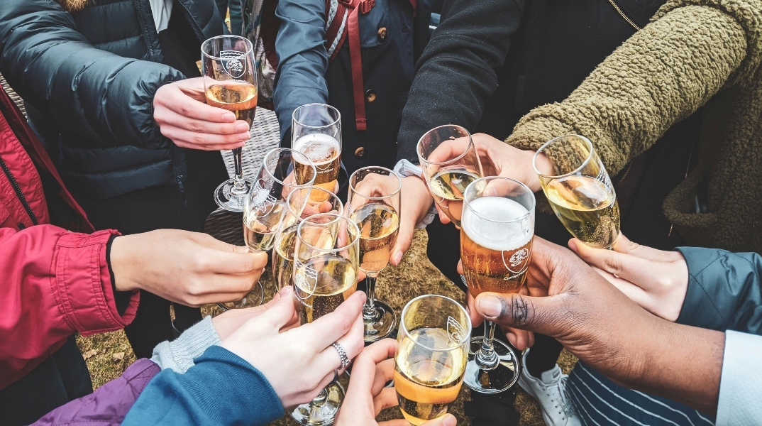 χερια, ποτηρια