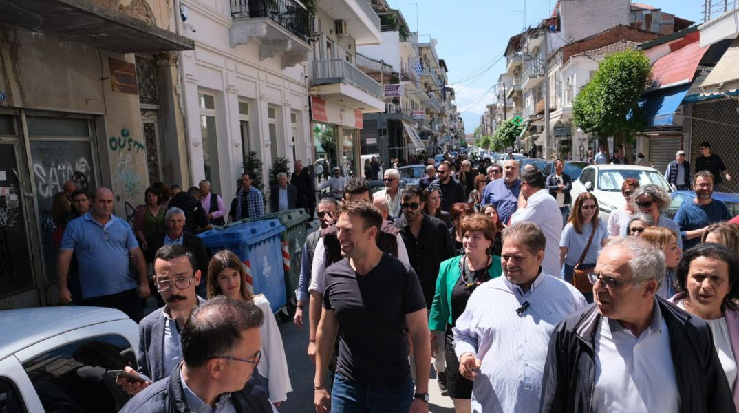 Ο πρόεδρος του ΣΥΡΙΖΑ, Στέφανος Κασσελάκης στην Καρδίτσα 