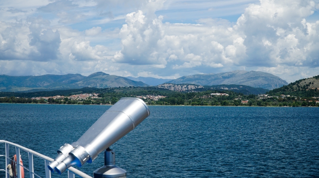 θαλασσα, βουνα, ουρανος, συννεφα, κυαλια, καραβι