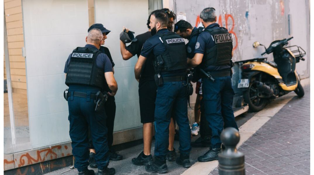 Γαλλία: Ανθρωποκυνηγητό για τους δολοφόνους των δεσμοφυλάκων