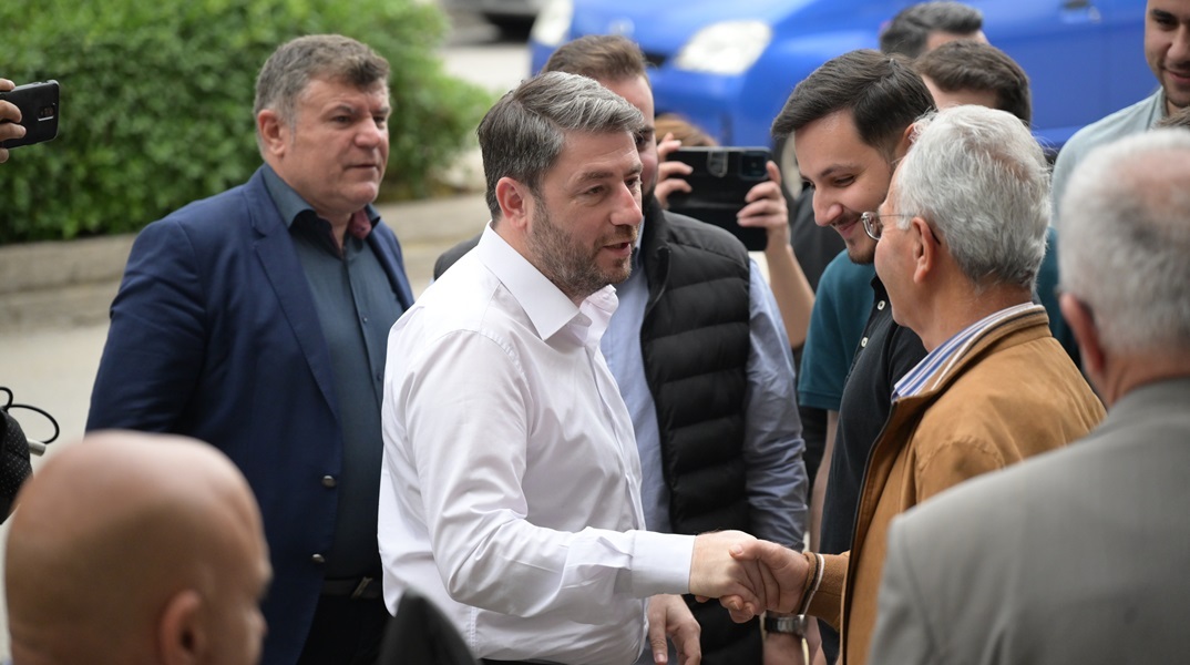 Ο πρόεδρος του ΠΑΣΟΚ, Νίκος Ανδρουλάκης στην Κόρινθο 