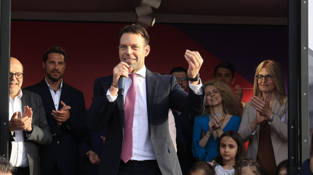 Ο πρόεδρος του ΣΥΡΙΖΑ, Στέφανος Κασσελάκης στην Ηλιούπολη ενόψει Ευρωεκλογών 