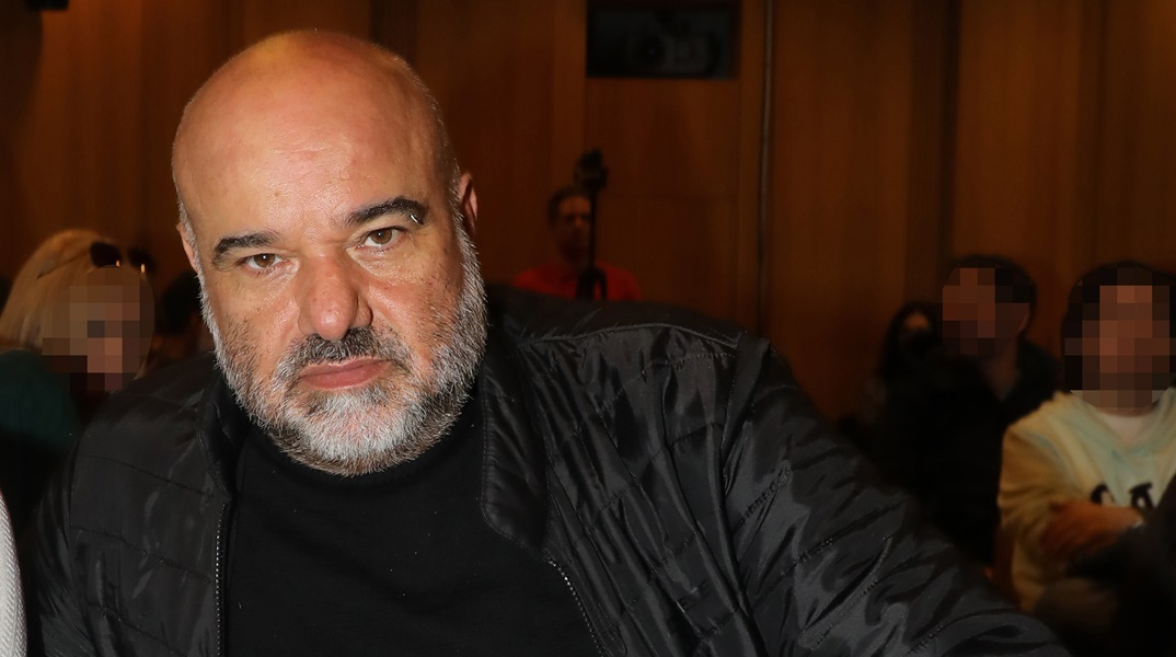 Την απαλλαγή λόγω αμφιβολιών του σκηνοθέτη Κώστα Κωστόπουλου για βιασμό, προτείνει ο εισαγγελέας