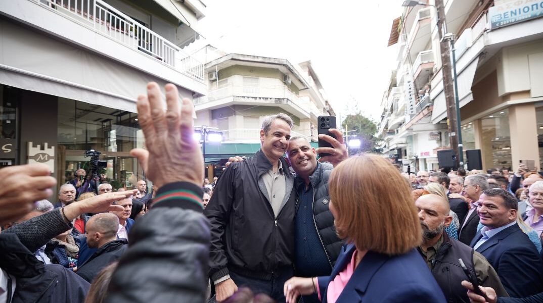 ΕΠΙΣΚΕΨΗ ΤΟΥ ΠΡΩΘΥΠΟΥΡΓΟΥ ΚΥΡΙΑΚΟΥ ΜΗΤΣΟΤΑΚΗ ΣΤΟΥΣ ΝΟΜΟΥΣ ΗΜΑΘΙΑΣ ΚΑΙ ΠΕΛΛΑΣ / ΠΑΡΟΥΣΙΑΣΗ ΤΟΥ ΨΗΦΙΑΚΟΥ ΣΧΟΛΕΙΟΥ (ΔΗΜΗΤΡΗΣ ΠΑΠΑΜΗΤΣΟΣ/ΓΡΑΦΕΙΟ ΤΥΠΟΥ ΠΡΩΘΥΠΟΥΡΓΟΥ/EUROKINISSI)