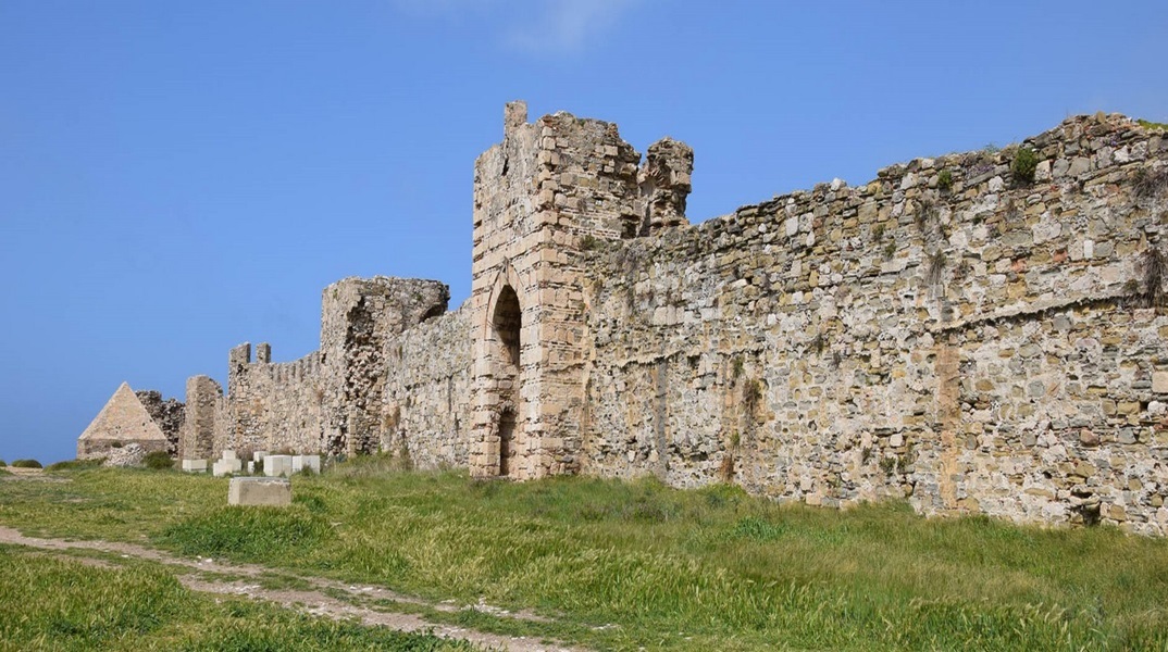 Δρομολογούνται έργα προστασίας και αποκατάστασης του Κάστρου της Μεθώνης