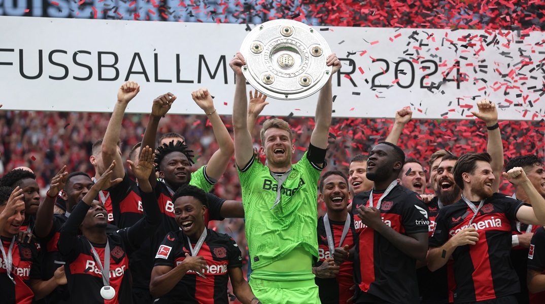 Ο αρχηγός της Λεβερκούζεν σηκώνει τη διάσημη «αλατιέρα»