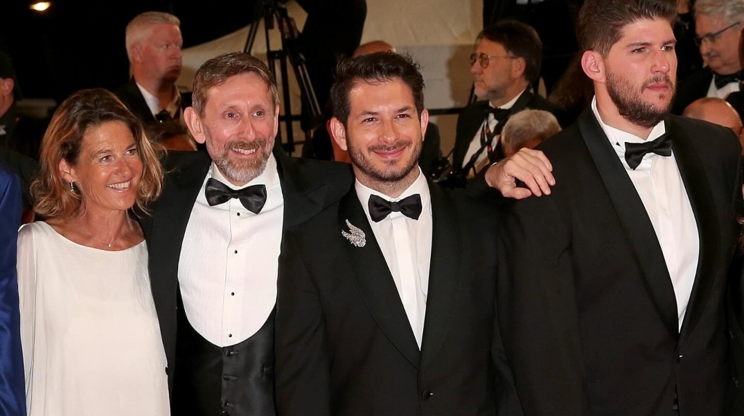 3 ανδρες, μια γυναικα, κοκκινο χαλί