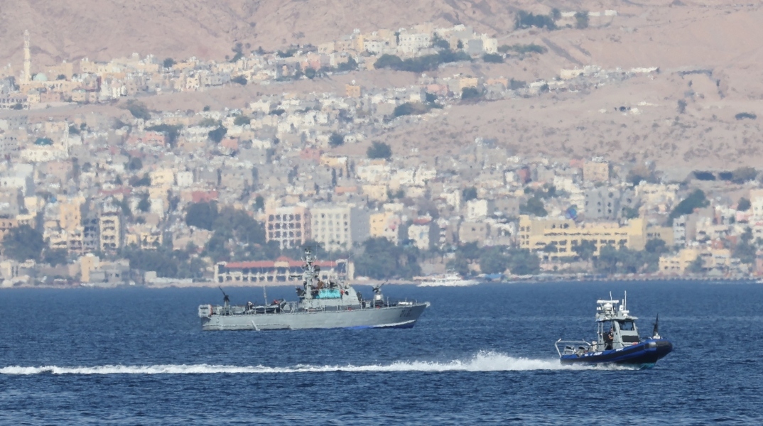 θαλασσα, πλοιο, βαρκα, βουνα, σπιτια