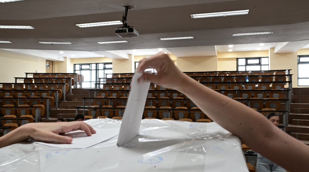 χερι ψηφιζει, φακελος, καλπη, εδρανα