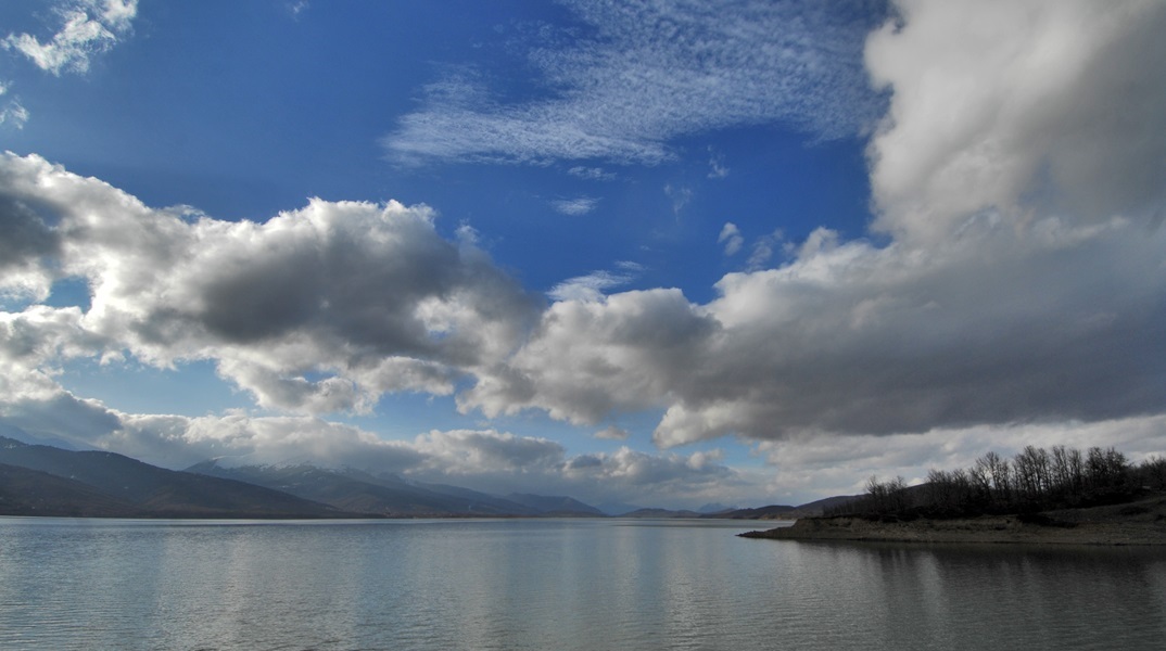 Αίθριος με νεφώσεις ο καιρός αύριο 