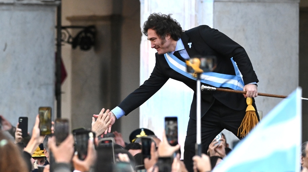 Χαβιέ Μιλέι, κόσμος, σημαίες