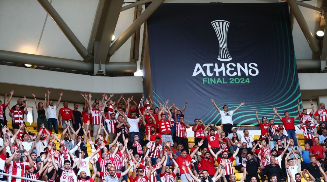 «Ζεσταίνεται» η ατμόσφαιρα στην «Opap Arena» - Γεμίζει με φιλάθλους του Ολυμπιακού και της Φιορεντίνα