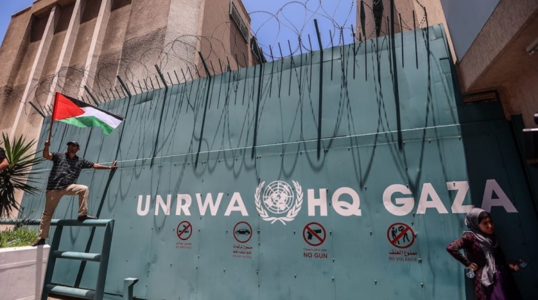 πυλη, συρματοπλεγμα, ανδρας, σημαια