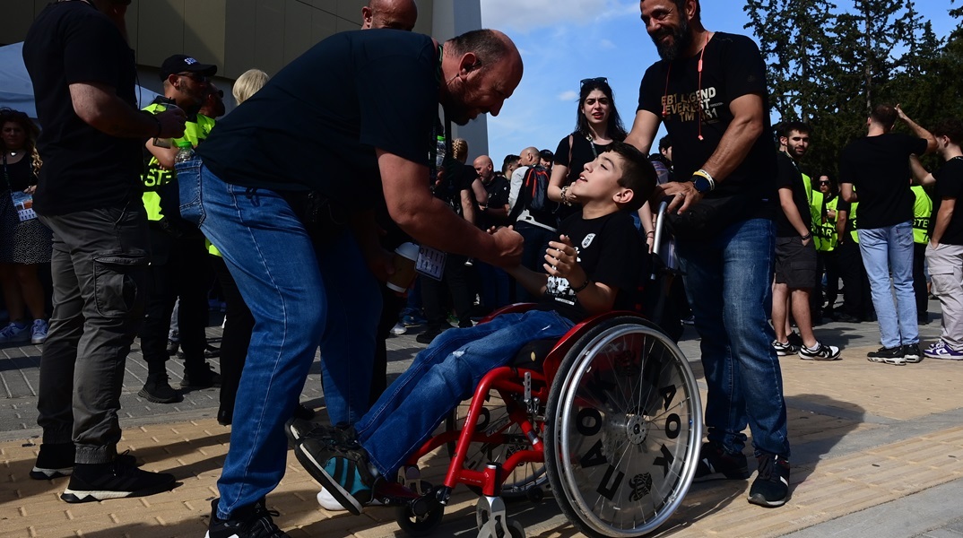 ο μικρός Γιαννάκης στον τελικό του Conference League 