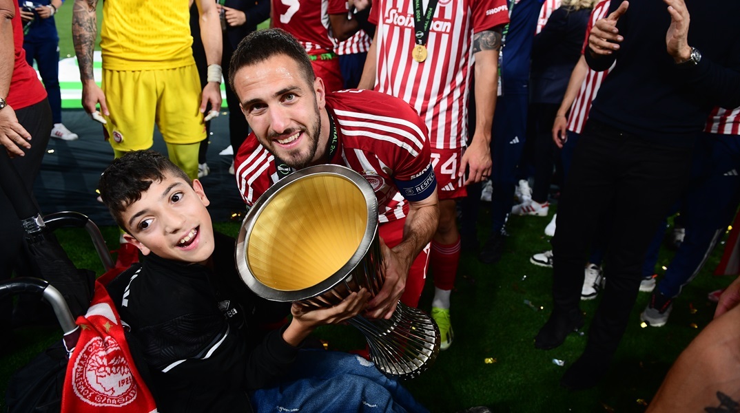 Ο μικρός Γιαννάκης γιόρτασε με τον Ολυμπιακός 