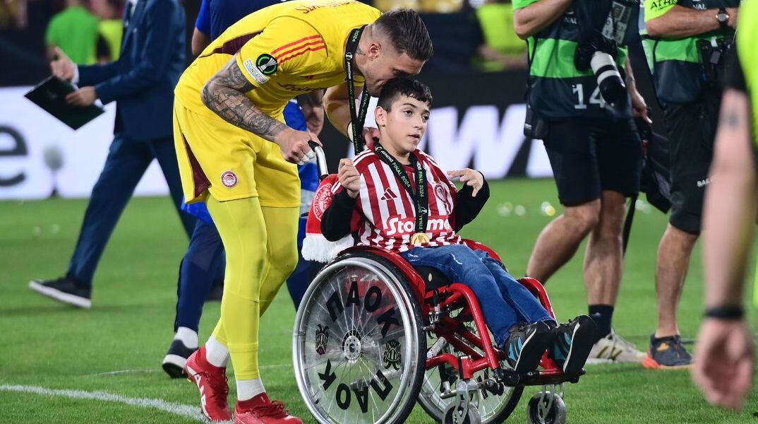 Mικρός Γιαννάκης: «Δεν έχω κάποιον να με ανεβάσει στον δεύτερο όροφο του σχολείου»