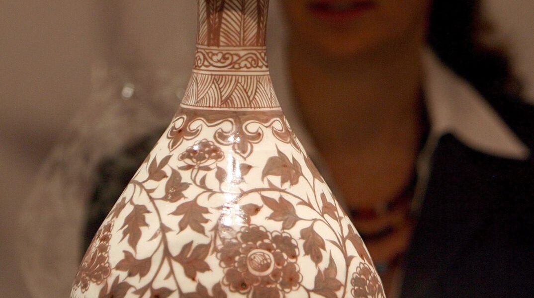 Έξι Γάλλοι συνελήφθησαν για την κλοπή ενός σπάνιου βάζου Μινγκ 