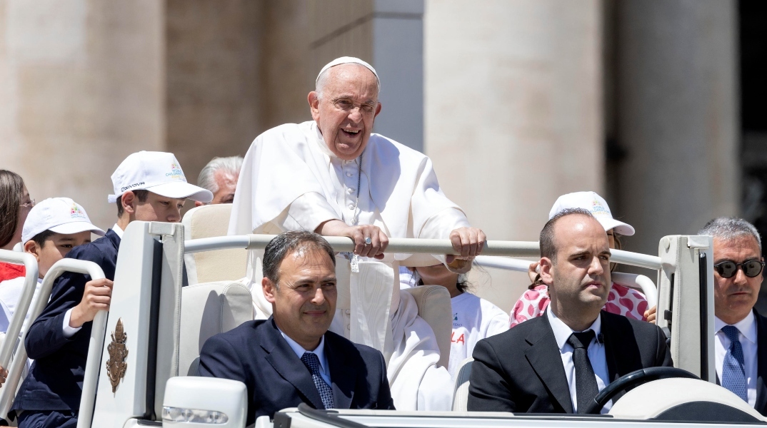 παπας, αυτοκινητο σεκιουριταδες, κοσμος