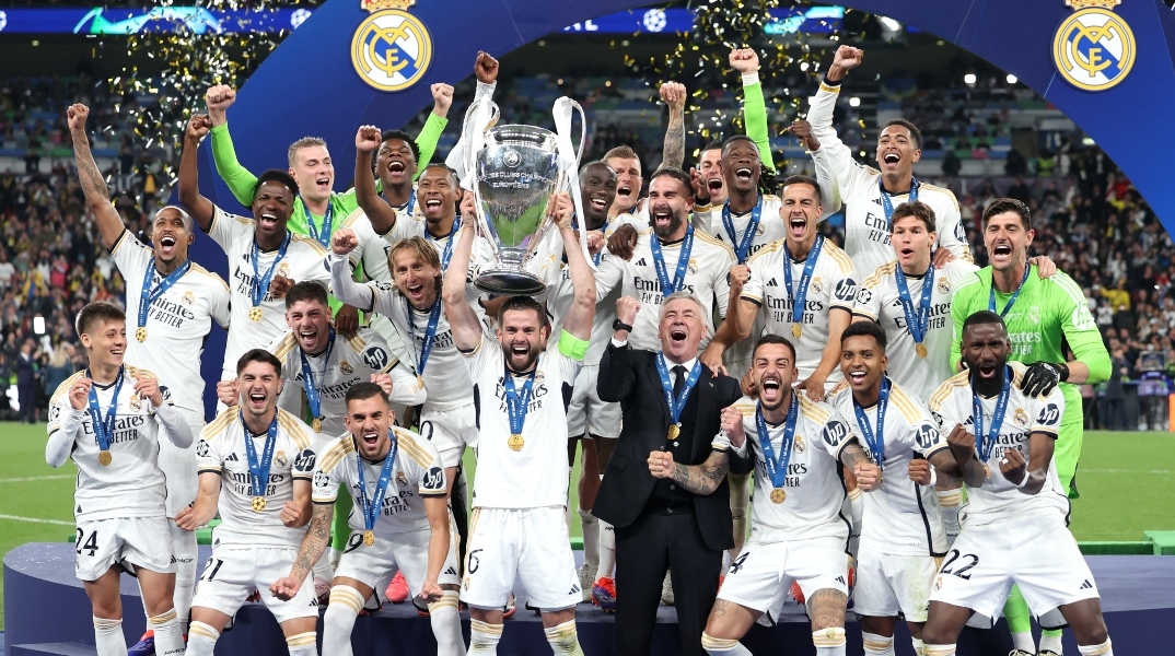 ποδοσφαιριστες πανυγηριζουν