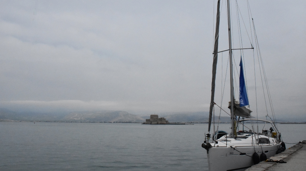 θαλασσα, βουνα, ουρανος, συννεφα, καραβι