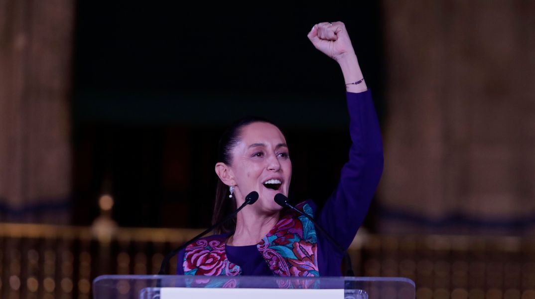 Η Κλαούντια Σέινμπαουμ πανηγυρίζει τη νίκη της 