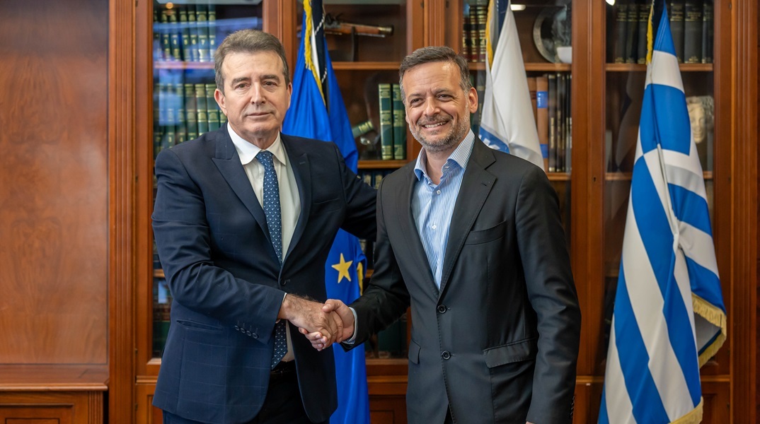 Ο Δήμαρχος Αθηναίων, Χάρης Δούκας και ο Υπουργός Προστασίας του Πολίτη, Μιχάλης Χρυσοχοΐδης.